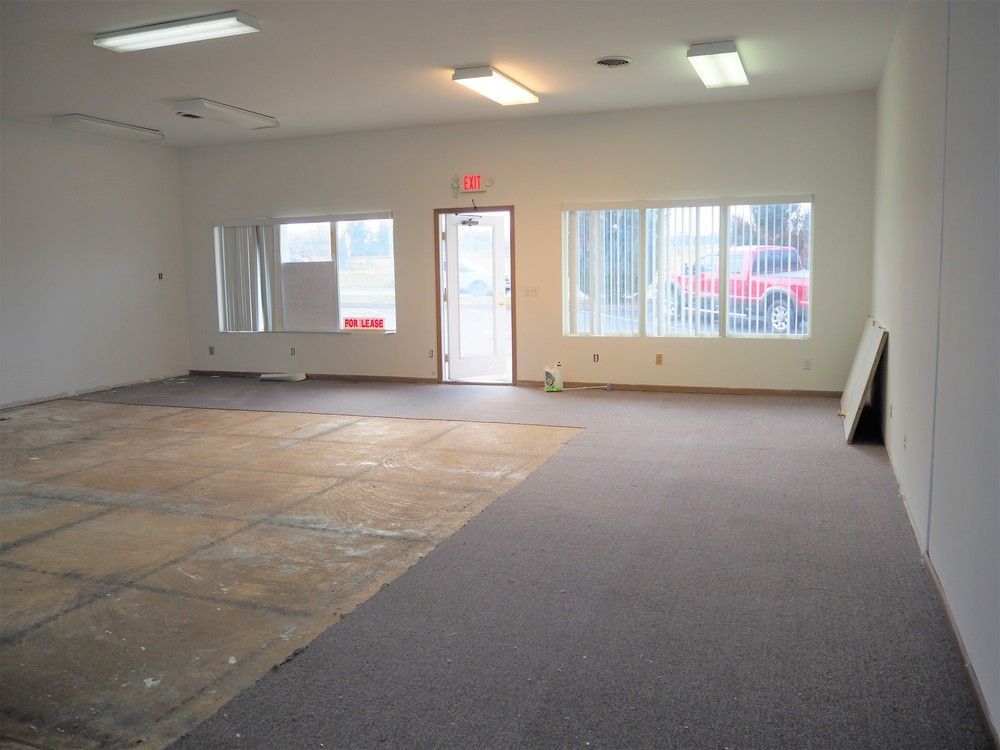 Retail For Lease: 950 Corporate Pkwy, Wentzville, MO 63385